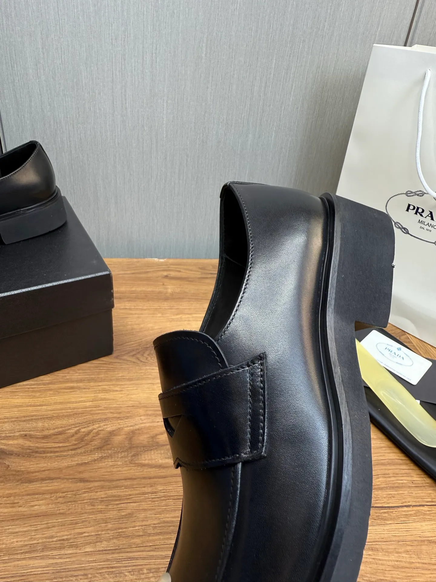 Men's shoes 💰840💰 [PRADA] New models synchronized with the official website, high-quality shipments ✔️Hot-sellers🔥 Original cowhide. Open edge beaded cowhide + cowhide lining, 1🆚1 replica, original lightweight foam outsole, 38-45 (men's 38.45 custom-made, non-refundable)